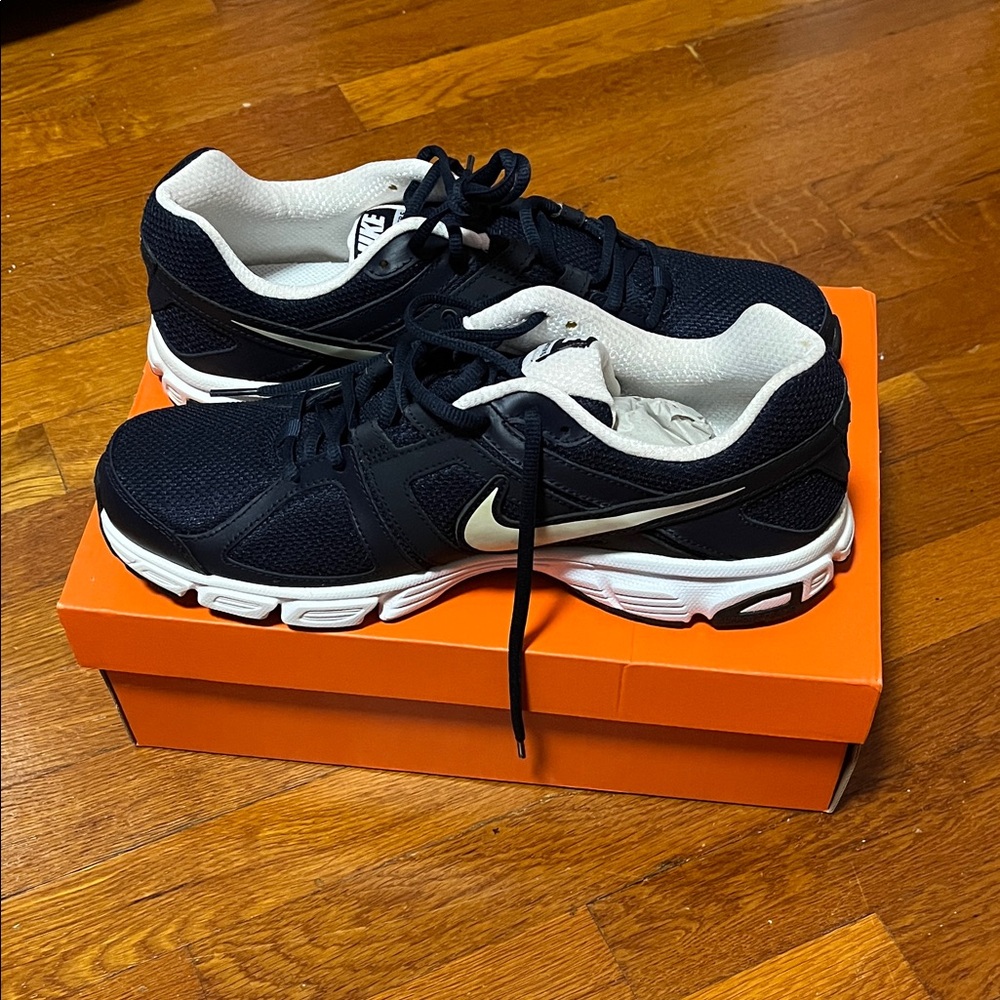 Nike downshifter 5 sneakers men NWT. 11.5